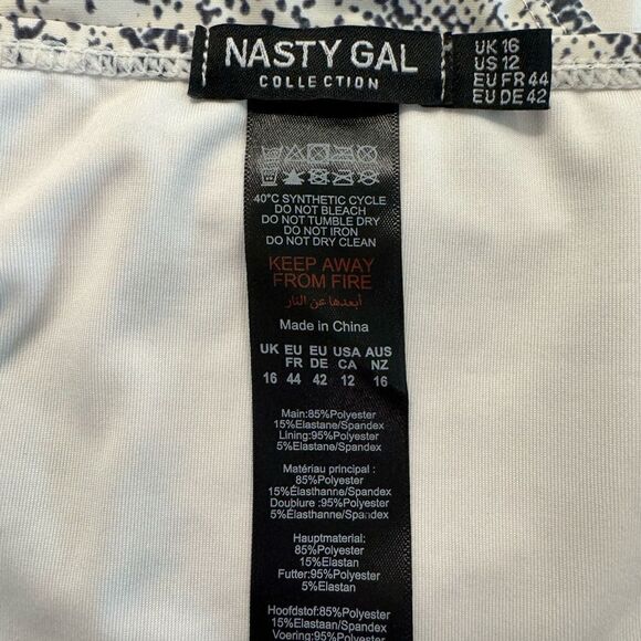 Nasty Gal snake skin print cut out bikini - Picture 5 of 6